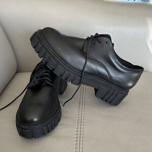 Black Clarks signature shoes size 9